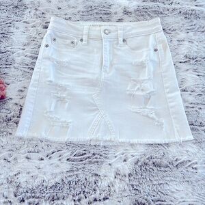 American Eagle white distressed skirt. Above the knee. New!